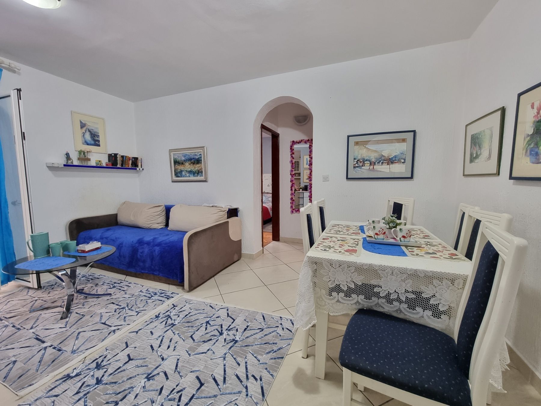 Dvosoban stan sa sopstvenim dvoristem na atraktivnoj lokaciji u Budvi (NA PERIOD OD 01.09.2026 DO 01.06.2027) - Amfora Real Estate