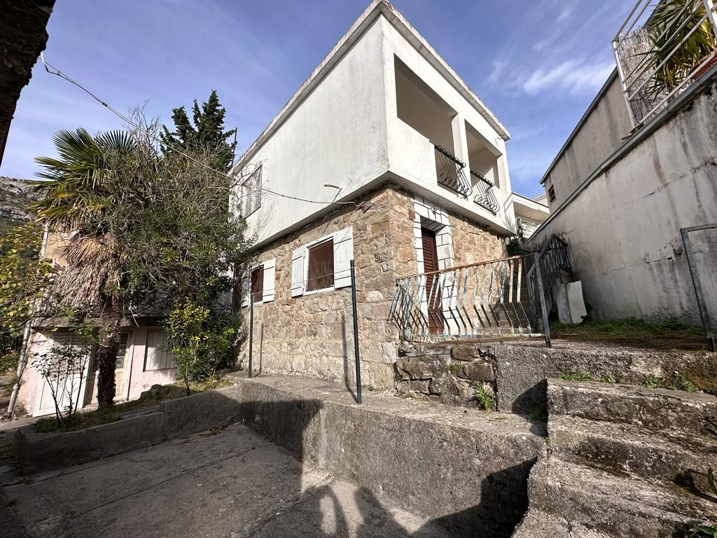 Prostran plac sa tri legalizovana objekta,Bar - Amfora Real Estate