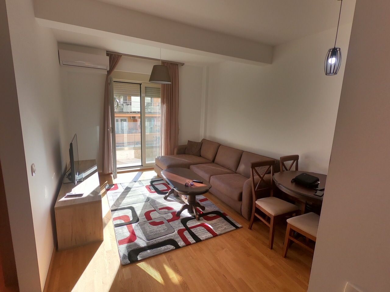 Dvosoban namesten stan na atraktivnoj lokaciji u Budvi (na duzi period) - Amfora Real Estate