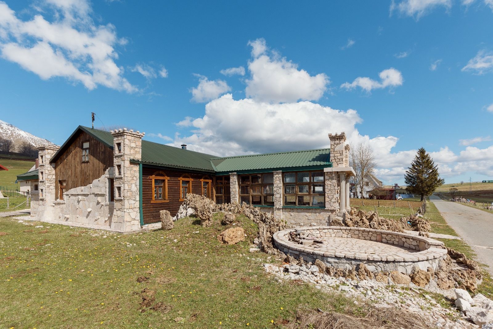 Zabljak-Jedinstven unikatni restoran 300m2 na placu od 18,000m2 - Amfora Real Estate