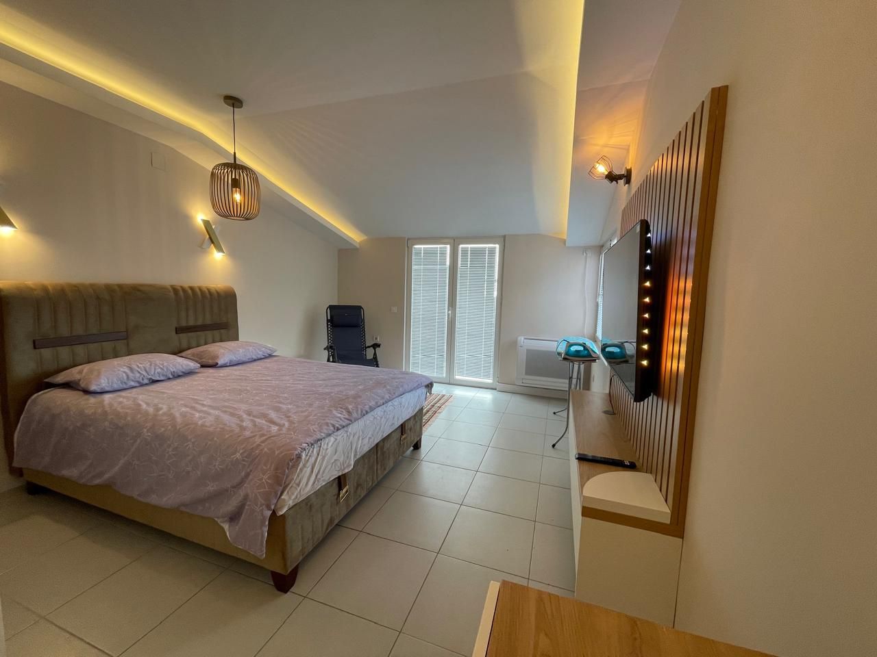 Izdavanje,Sveti Stefan-Studio sa pogledom na more (NA DUZI PERIOD) - Amfora Real Estate