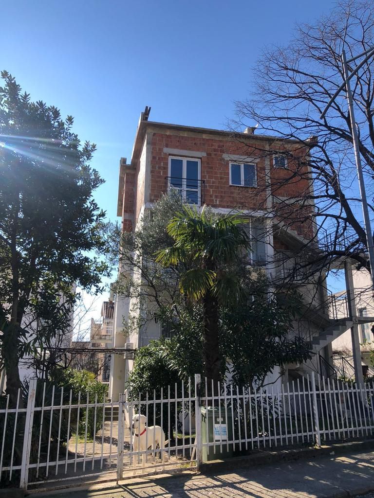 Četvorospratna Kuća sa Pogledom na More i Planine u Šušnju, Bar - Amfora Real Estate