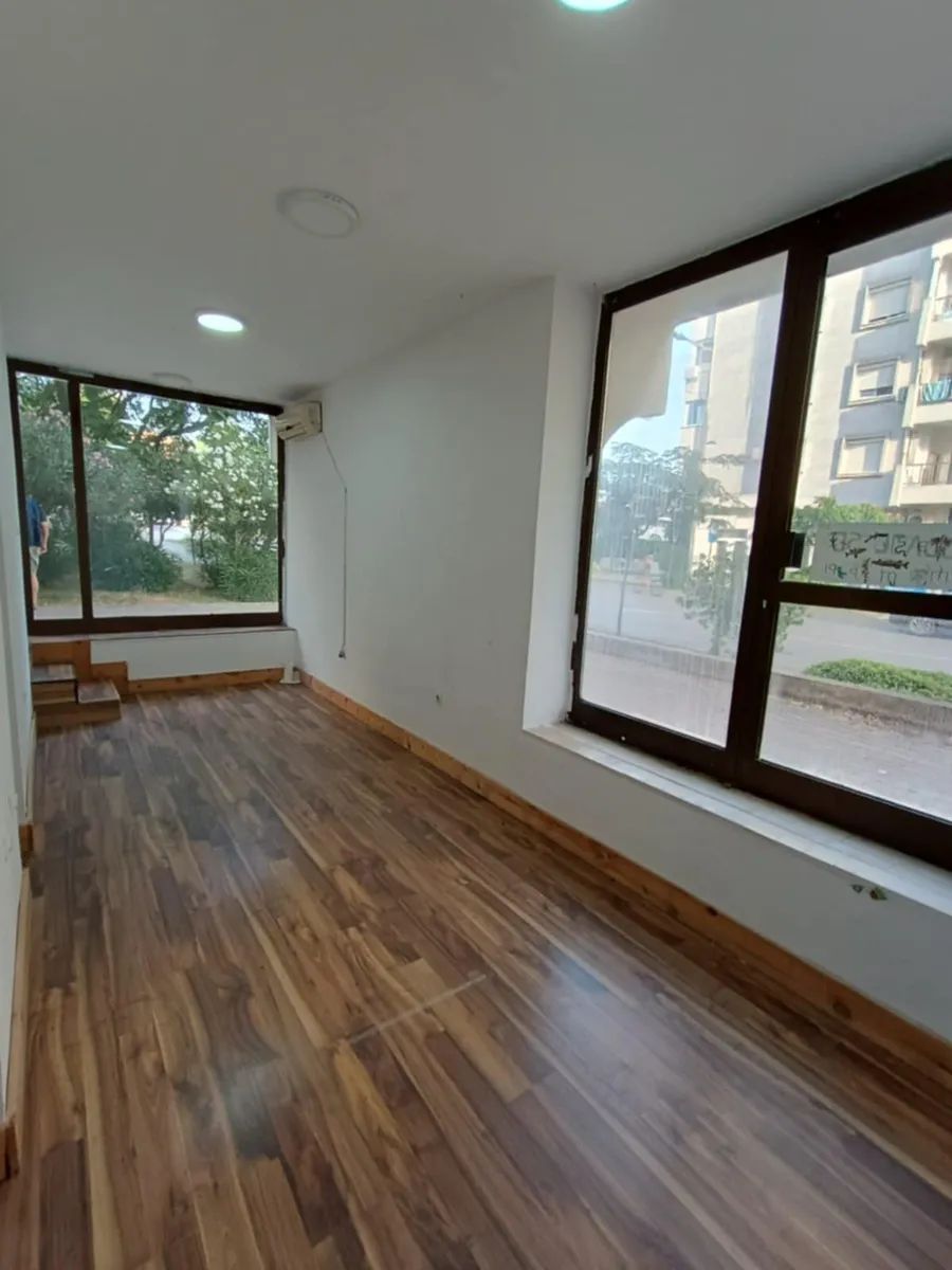 Bar-Poslovni prostor 35m2 na atraktivnoj lokaciji - Amfora Real Estate