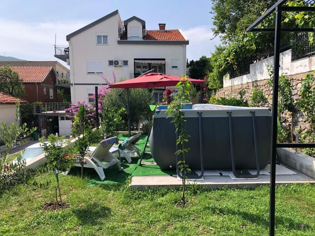 Apartmanska Kuća 400m² sa Pogledom na More u Sutomoru - Amfora Real Estate