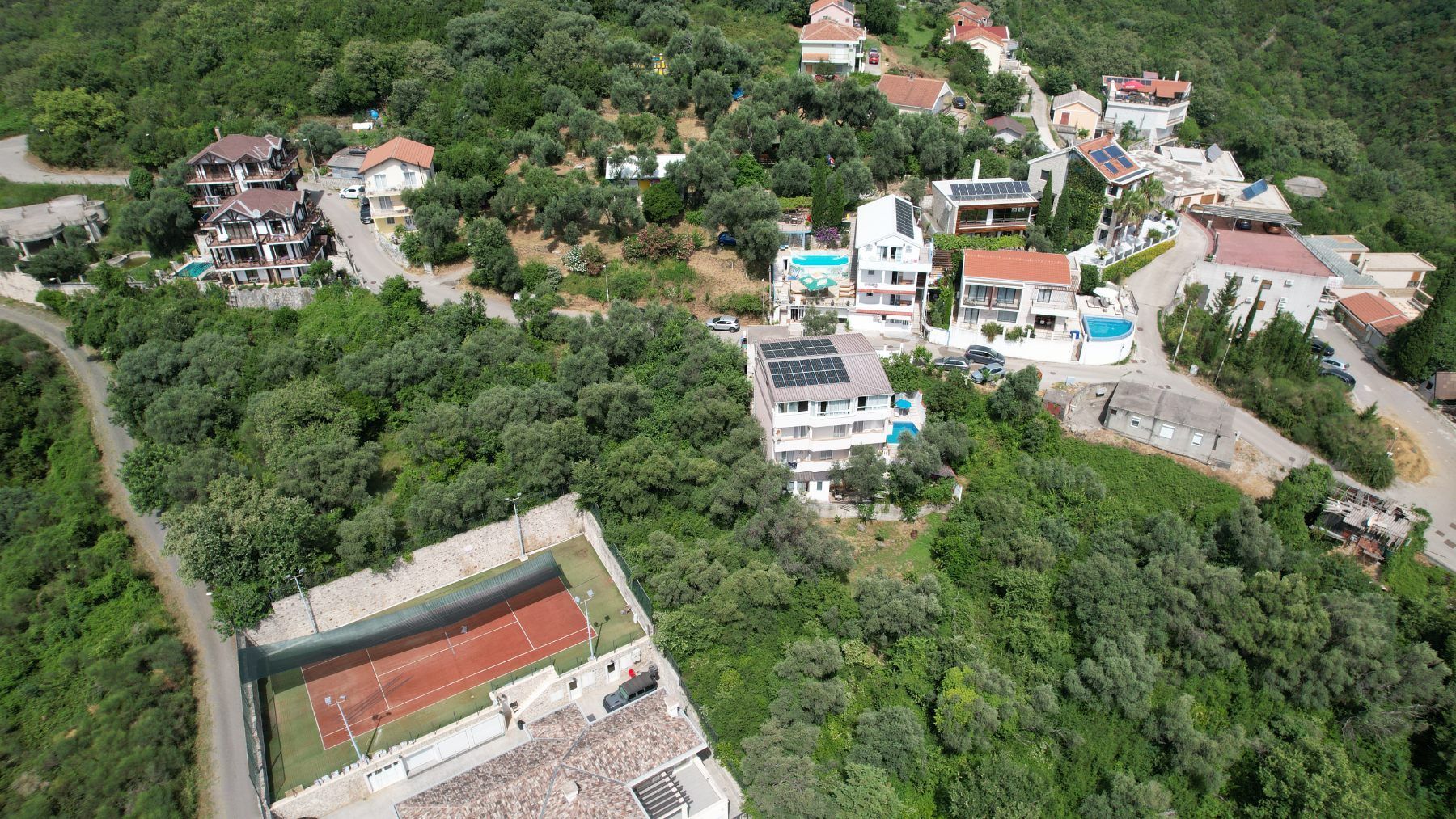 amforaproperty.com/Plac 1597m2 sa Pogledom na More i Grad Bečići-Ivanovici