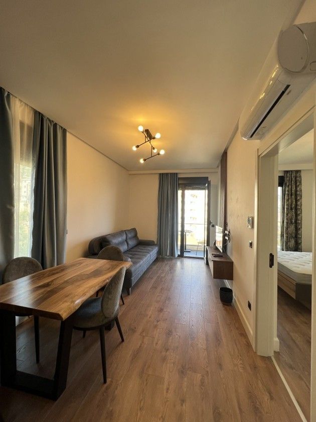 Izdavanje jednosobnog apartmana sa pogledom na more i garažnim mestom u kompleksu sa bazenom – Dugoročni zakup,Dostupno od 15.09.2026 - Amfora Real Estate