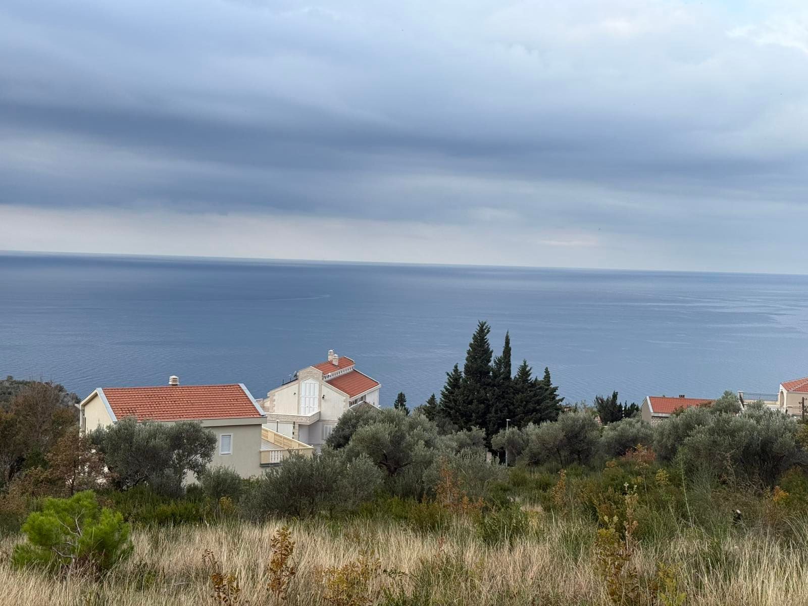 Urbanizovan plac 1.891 m² sa pogledom na more, Blizikuće, Budva - Amfora Real Estate