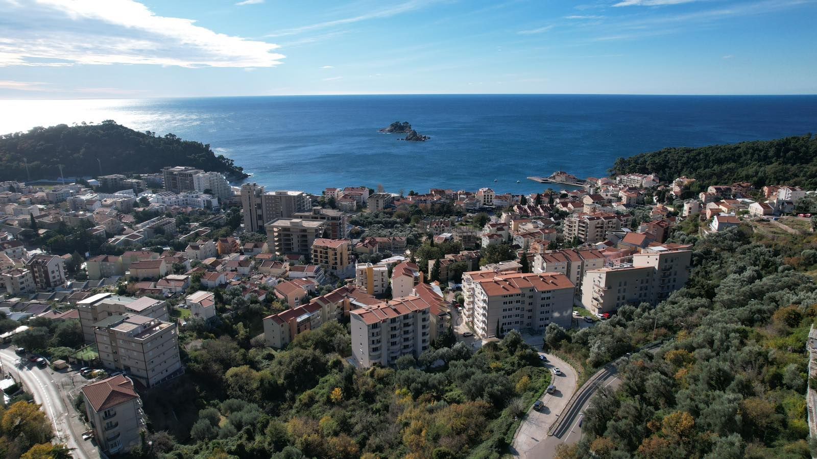 Zajednička gradnja – Urbanizovan plac za izgradnju hotela u Petrovcu sa pogledom na more, 1320 m² - Amfora Real Estate