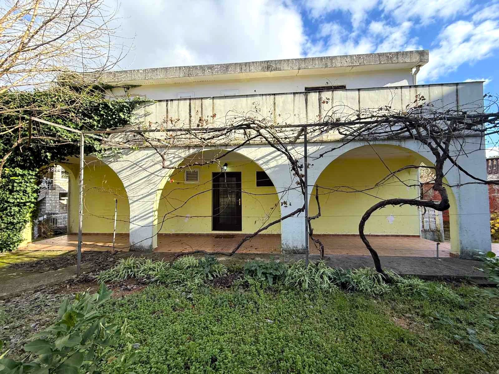 Kuća 240 m² sa placem od 500+ m² na atraktivnoj lokaciji u Budvi - Amfora Real Estate