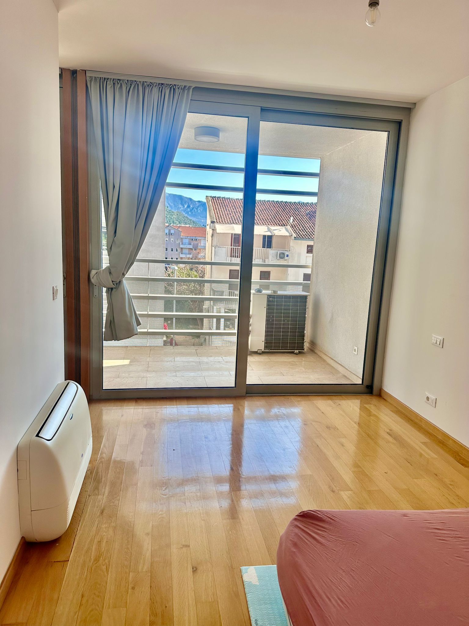 amforaproperty.com/Moderno opremljen dvosoban stan od 85m² u Budvi,Rozino