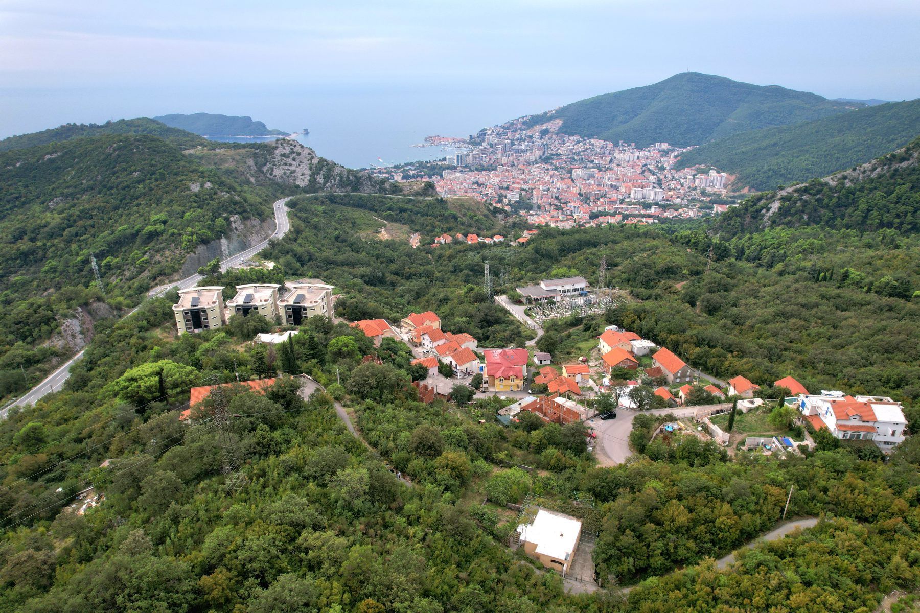 Zemljiste 2000m2 sa pogledom na more i grad-Markovici,Budva - Amfora Real Estate