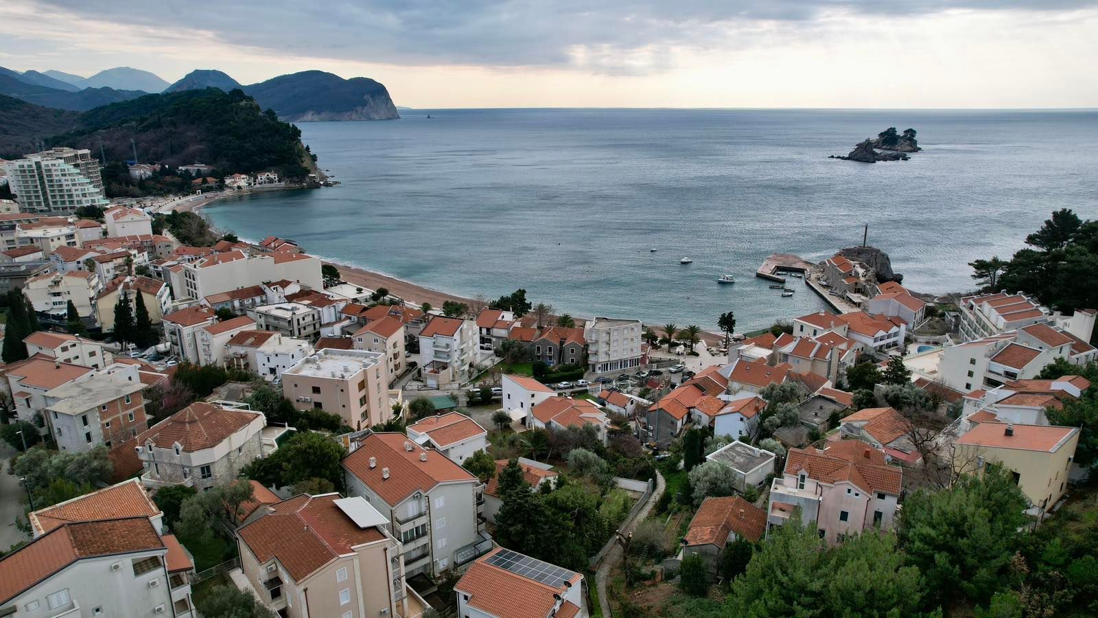 Urbanizovan plac 237m² na atraktivnoj lokaciji, Petrovac - Amfora Real Estate
