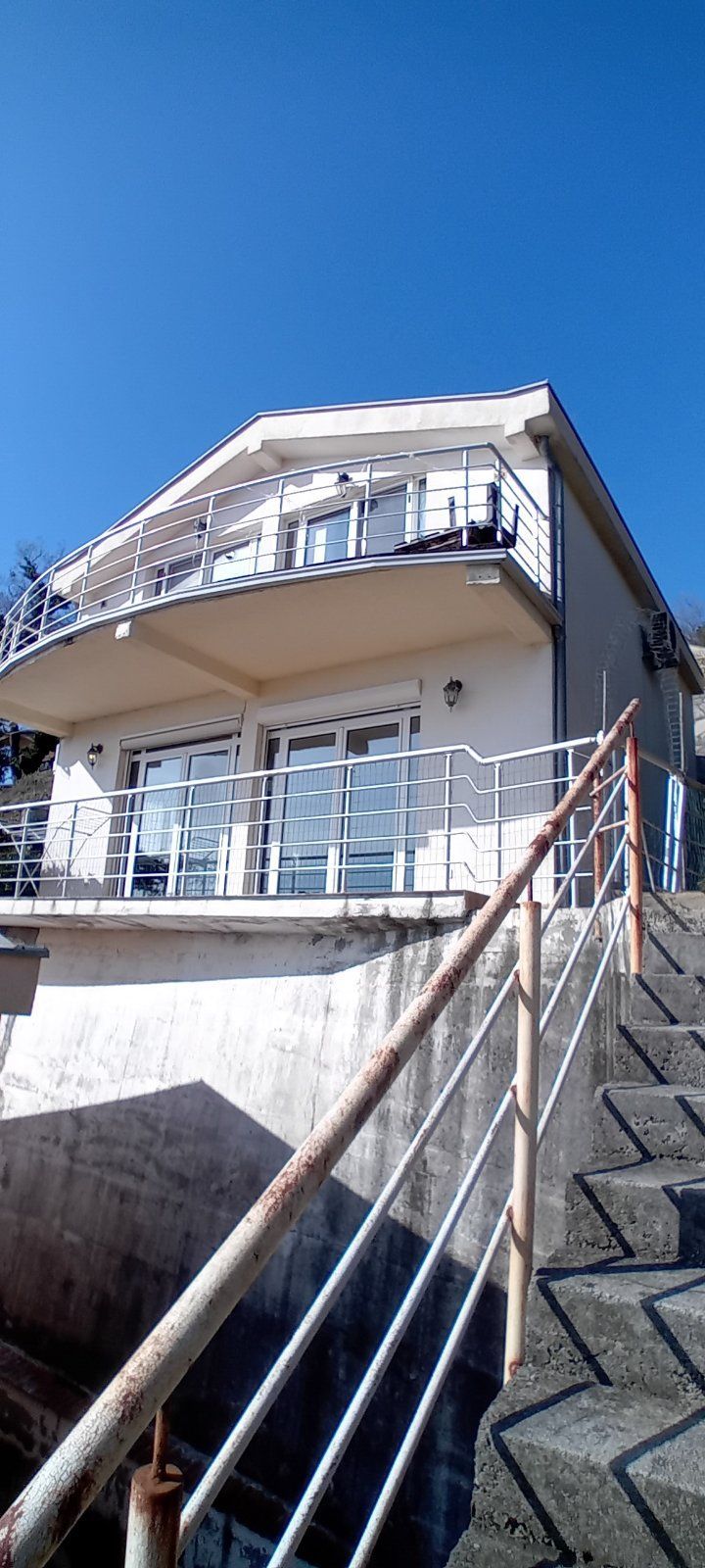 Dvoetažna kuća sa pogledom na more, garažom i dvorištem – Seoce, iznad plaže Jaz, Budva - Amfora Real Estate