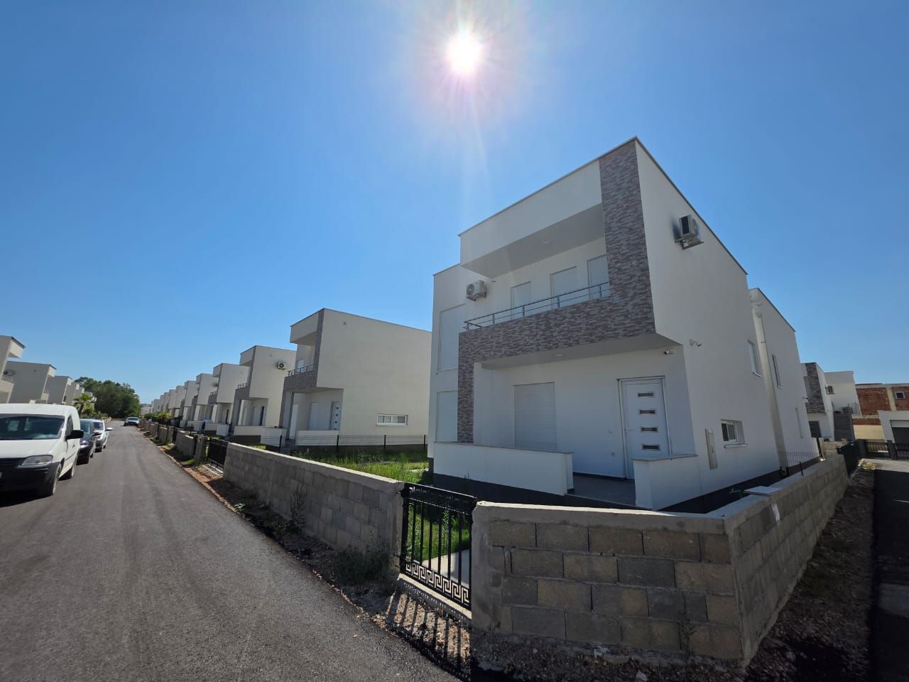 Nova kuća 201 m² sa garažom u zatvorenom kompleksu – Donji Stoj, Ulcinj - Amfora Real Estate