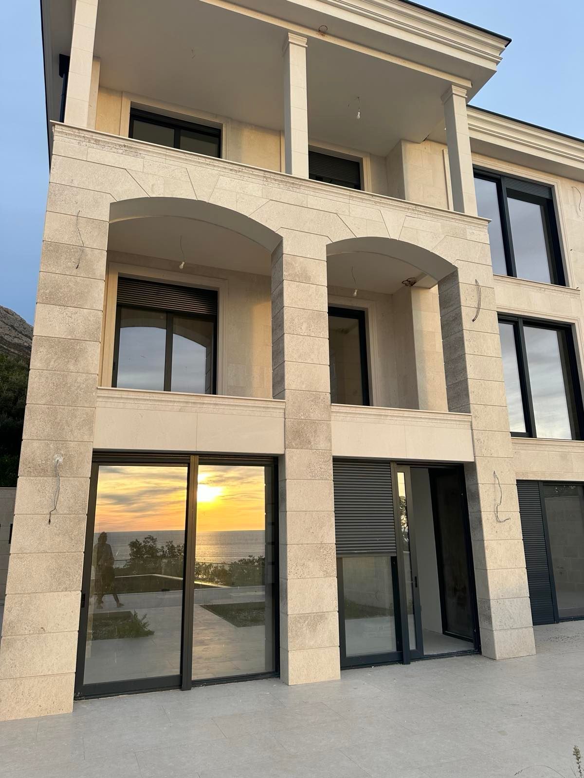 Nova luksuzna Vila sa Pogledom na More i Bazenom u Reževićima, Budva - Amfora Real Estate