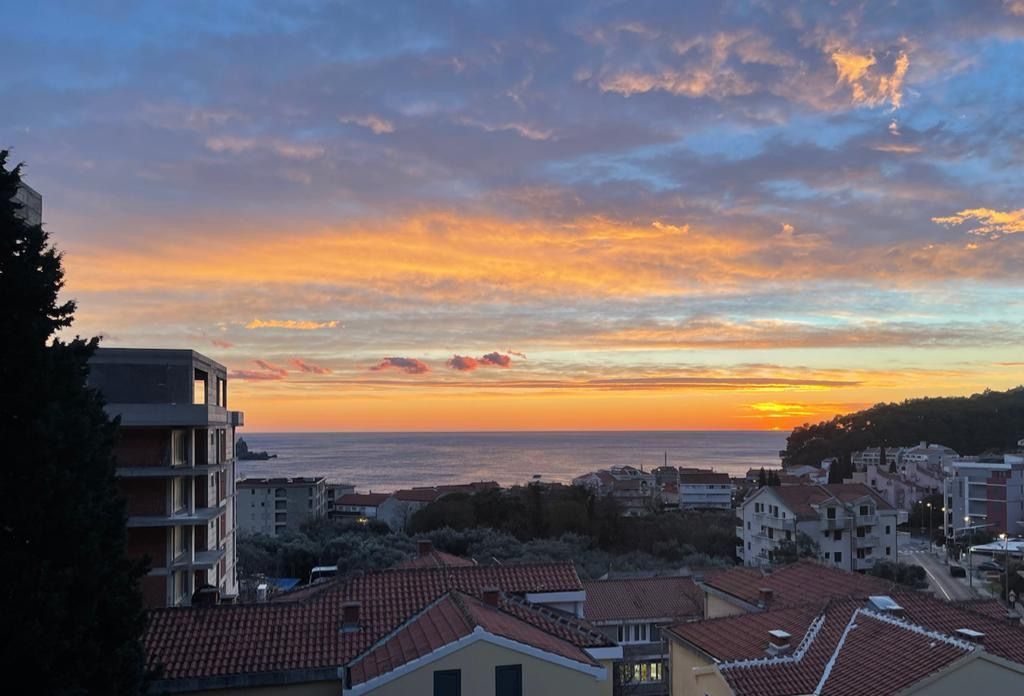 Nov luksuzan trosoban stan 152m² sa 3 terase i panoramskim pogledom na more-Petrovac,Budva - Amfora Real Estate