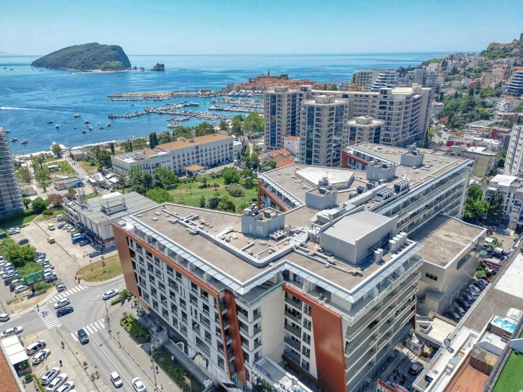 Izdavanje poslovnog prostora 25 m² u prestižnom kompleksu TQ Plaza – strogi centar Budve (Izdavanje na duzi period) - Amfora Real Estate