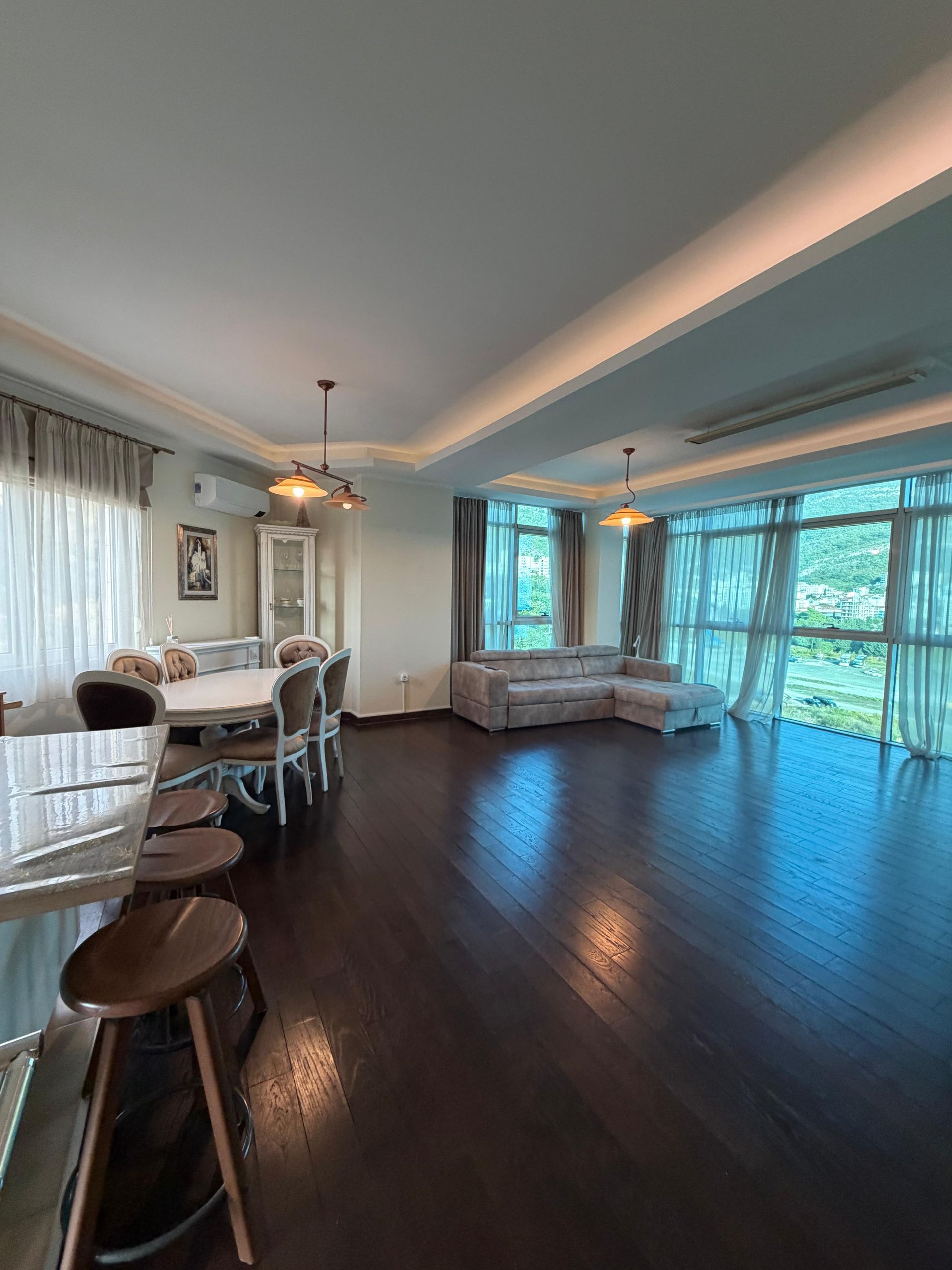 Prodaja dvosobnog stana 89 m² na prvoj liniji mora sa pogledom – Bečići - Amfora Real Estate