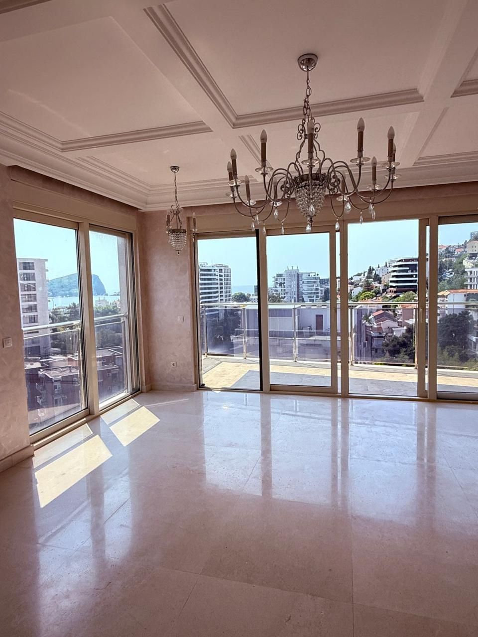 Ekskluzivni penthaus 326 m² sa privatnim bazenom i krovnom terasom – Centar Budve prevedi - Amfora Real Estate