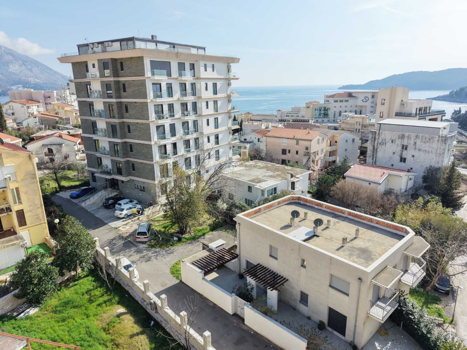 Prodaja jednosobnog stana 43.03 m² u luksuznom kompleksu u izgradnji na atraktivnoj lokaciji – Bečići - Amfora Real Estate