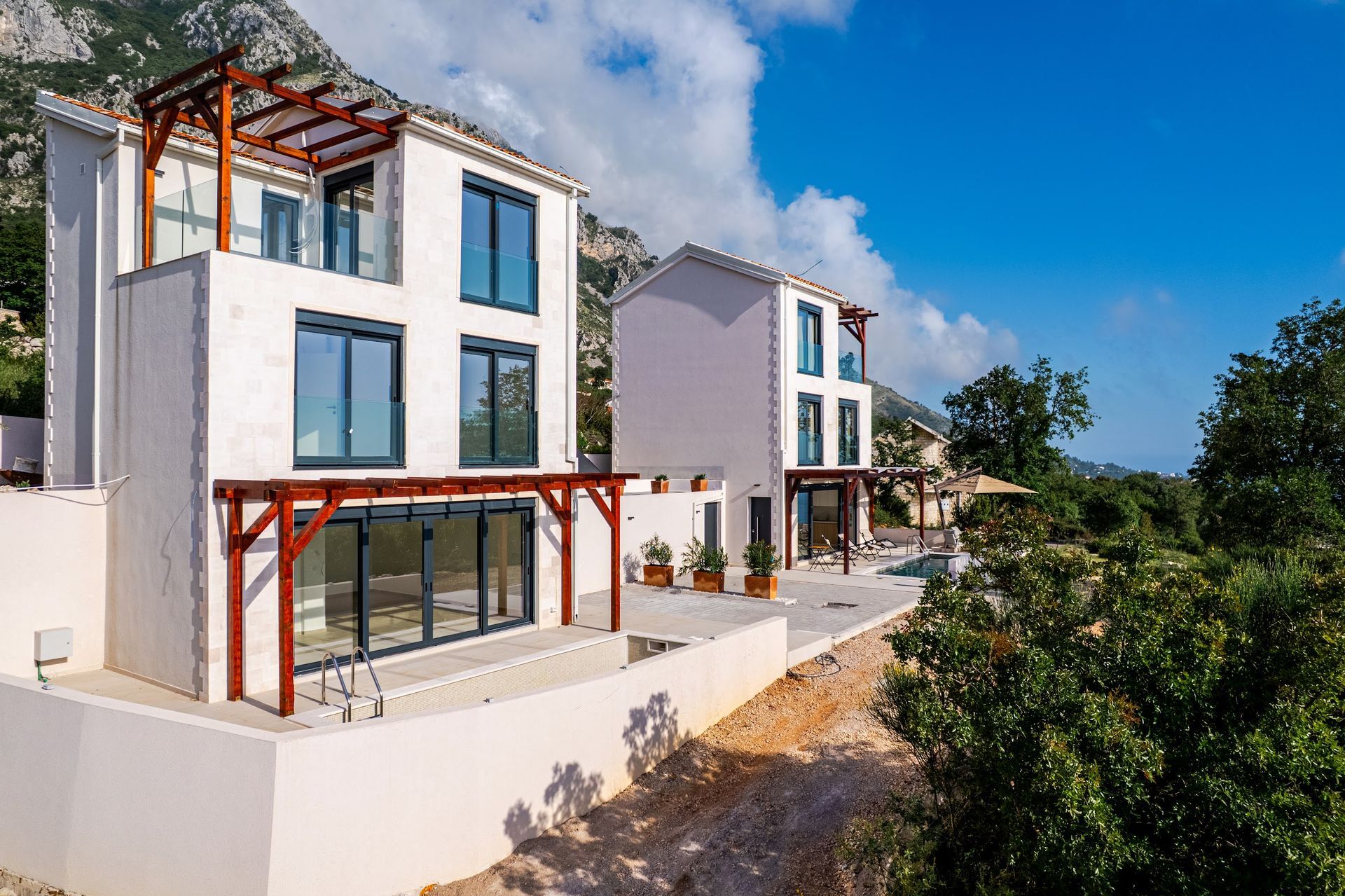 Prodaja nove luksuzne vile 113,90m² sa bazenom i panoramskim pogledom na more – Blizikuće, Budvanska rivijera - Amfora Real Estate