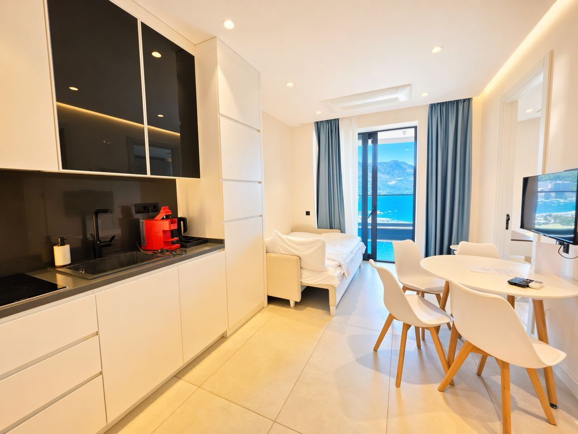 Prodaja luksuznog jednosobnog stana 44 m² na prvoj liniji do mora sa panoramskim pogledom – Bečići - Amfora Real Estate