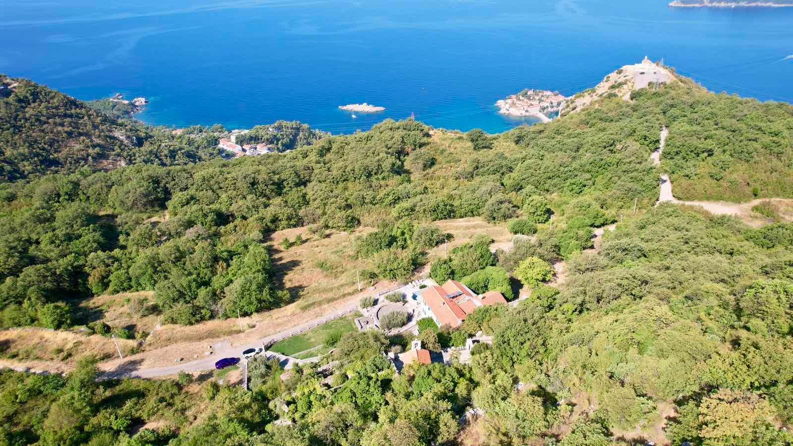 Urbanizovan plac 613m2 sa panoramskim pogledom na more – Blizikuće, Budva - Amfora Real Estate