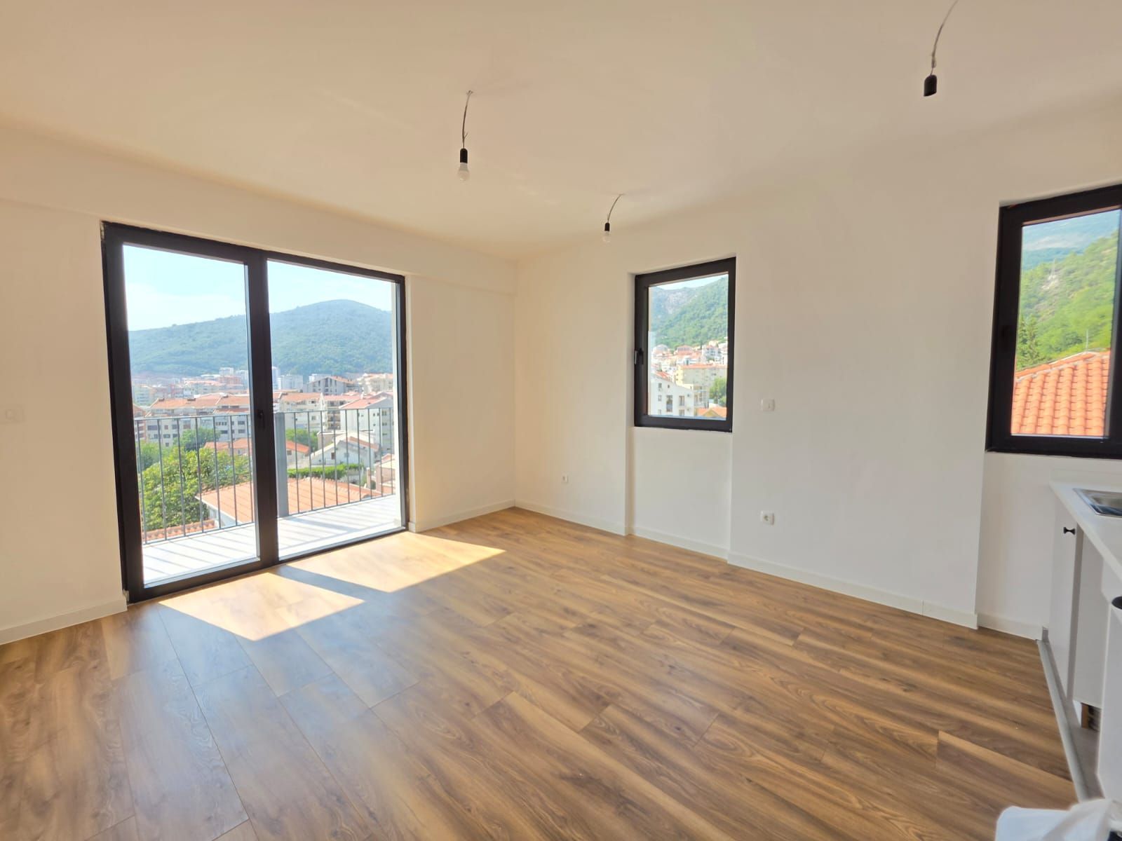 Prodaja dvosobnog stana 46,64 m² + terasa sa pogledom na more u novom kompleksu sa bazenom – Podkošljun, Budva - Amfora Real Estate