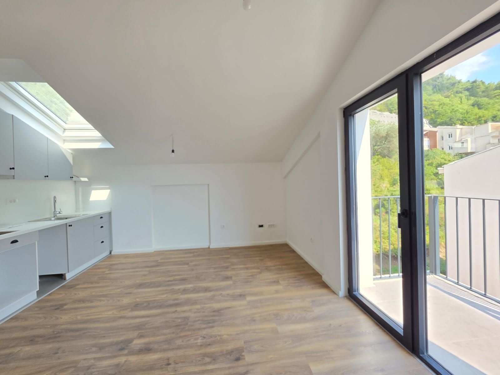 Prodaja jednosobnog stana 42.60 m² + terasa sa pogledom na more u novom kompleksu sa bazenom – Podkošljun, Budva - Amfora Real Estate