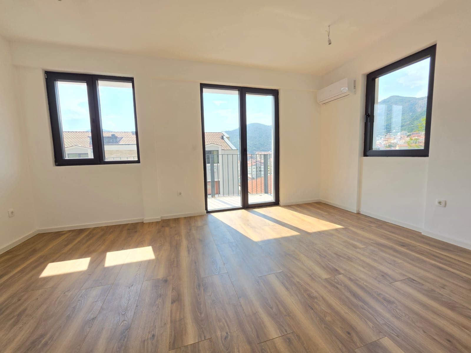 Prodaja jednosobnog stana sa pogledom na more (36.16m² + 2 terase) u novom kompleksu sa bazenom – Podkošljun, Budva - Amfora Real Estate