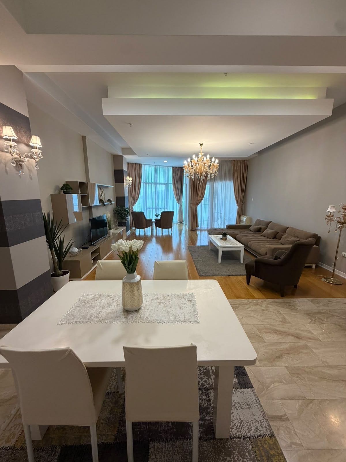 Izdavanje luksuznog trosobnog stana 194 m² sa pogledom na more i parking mestom – Prva linija do mora, Tre Canne, Budva (NA DUZI PERIOD) - Amfora Real Estate