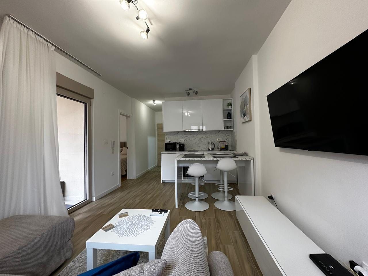 Jednosoban opremljen stan u kompleksu sa bazenom,Becici (na duzi period) - Amfora Real Estate