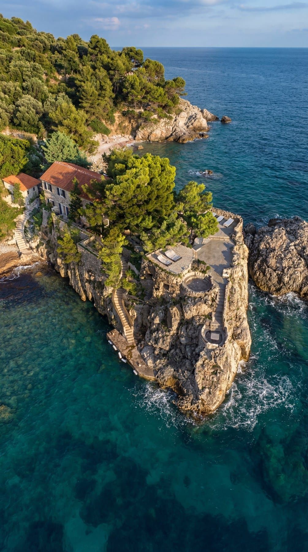 Jedinstvena kamena vila 200m² na privatnom poluostrvu  – Reževići, Budva - Amfora Real Estate