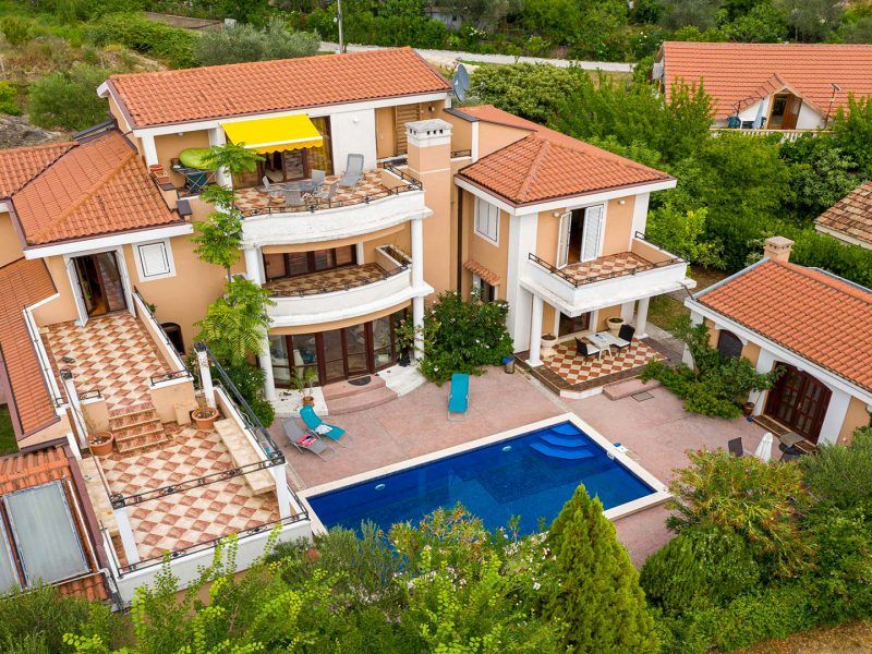 Na prodaju kuća sa bazenom,Kavač-Kotor - Amfora Real Estate