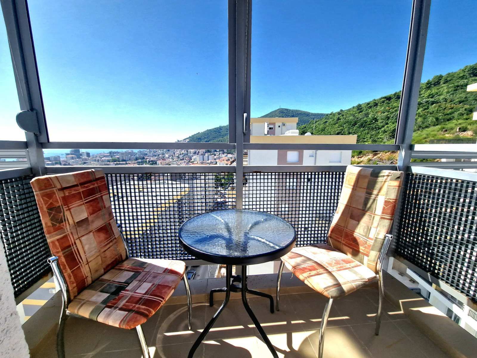 amforaproperty.com/NOV TROSOBAN STAN SA PANORAMSKIM POGLEDOM NA MORE I GRAD,DUBOVICA-BUDVA (NA DUZI PERIOD)